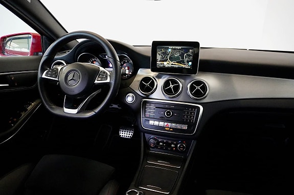 Mercedes-Benz GLA200 14 of 19