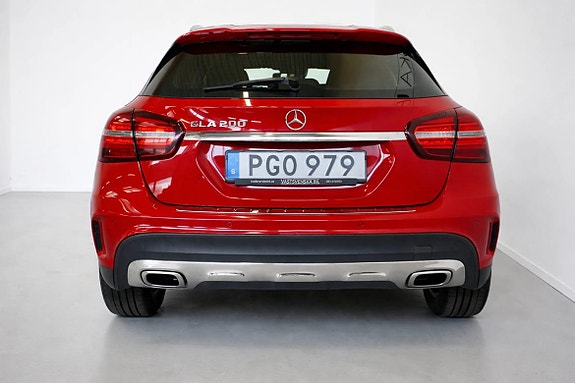 Mercedes-Benz GLA200 8 of 19