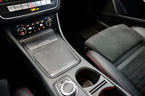 Mercedes-Benz GLA200 13 of 19