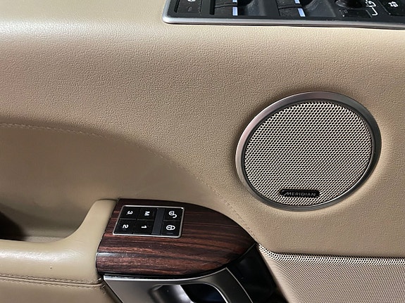Land Rover Range Rover 19 of 21