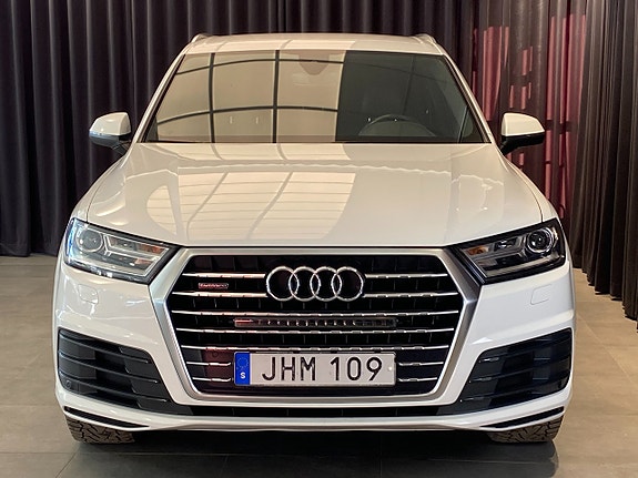 Audi Q7 4 of 5