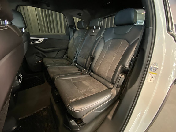 Audi Q7 8 of 30