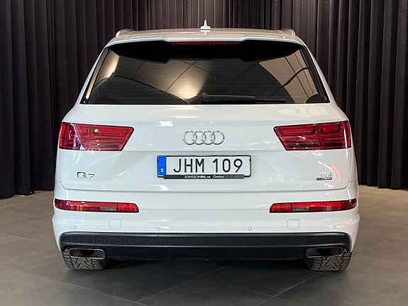 Audi Q7 2 of 5