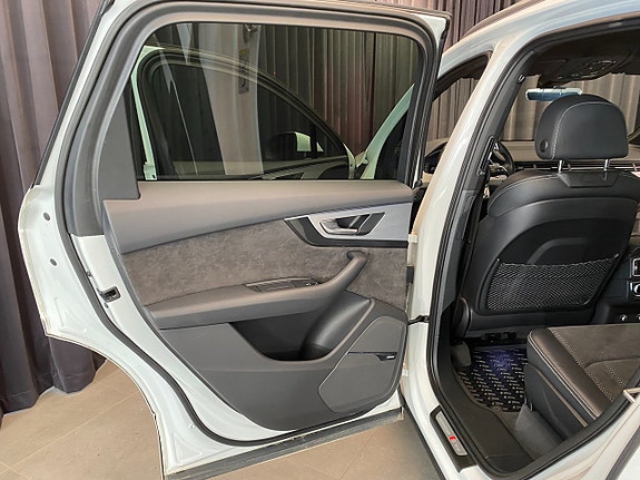 Audi Q7 25 of 30