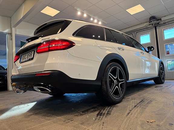 Mercedes-Benz E220 d 4 of 5