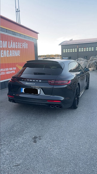 Porsche Panamera 2 of 5