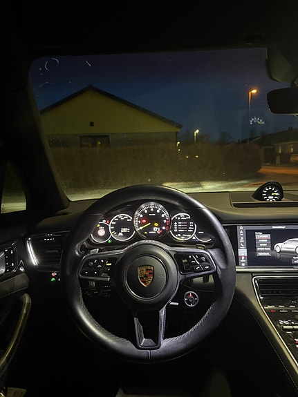 Porsche Panamera 4 of 5