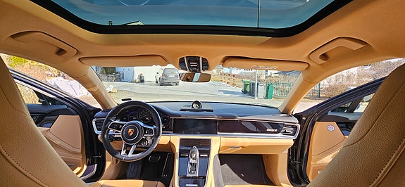 Porsche Panamera 4 4 of 5
