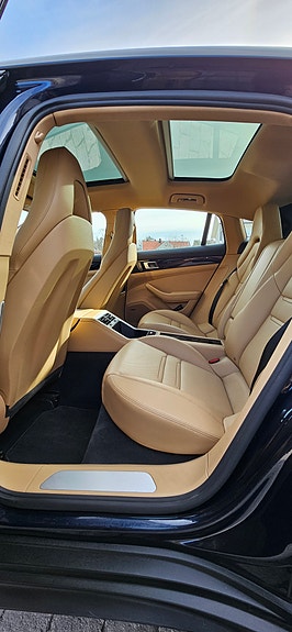 Porsche Panamera 4 5 of 5