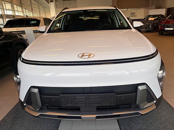 Hyundai Kona 2 of 5