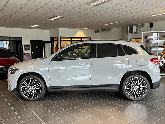 Mercedes-Benz GLA250 e 2 of 22