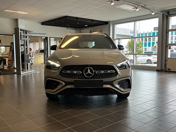 Mercedes-Benz GLA250 e 5 of 22