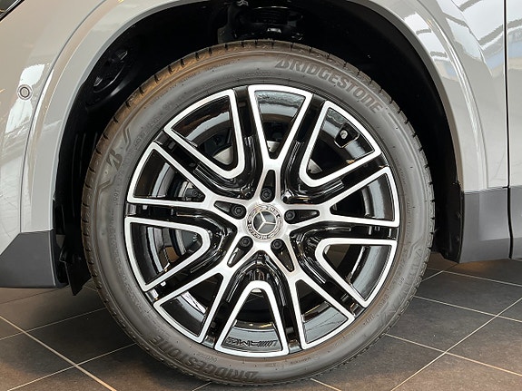 Mercedes-Benz GLA250 e 15 of 22