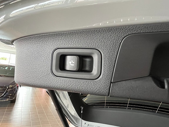 Mercedes-Benz GLA250 e 13 of 22