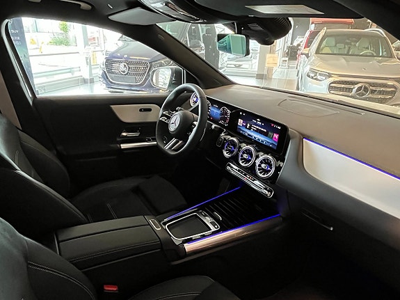 Mercedes-Benz GLA250 e 8 of 22