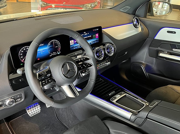 Mercedes-Benz GLA250 e 9 of 22