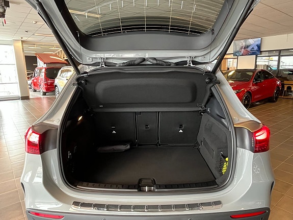 Mercedes-Benz GLA250 e 12 of 22
