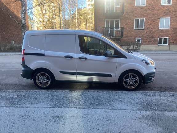 Ford Transit Courier 7 of 21