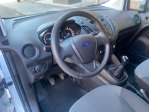 Ford Transit Courier 14 of 21