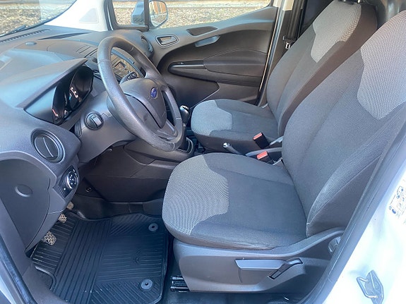 Ford Transit Courier 13 of 21