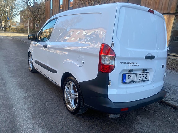 Ford Transit Courier 4 of 21