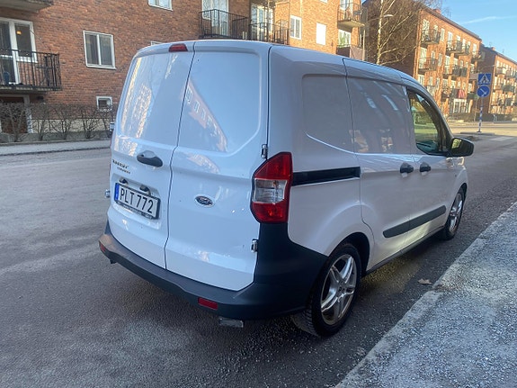 Ford Transit Courier 6 of 21