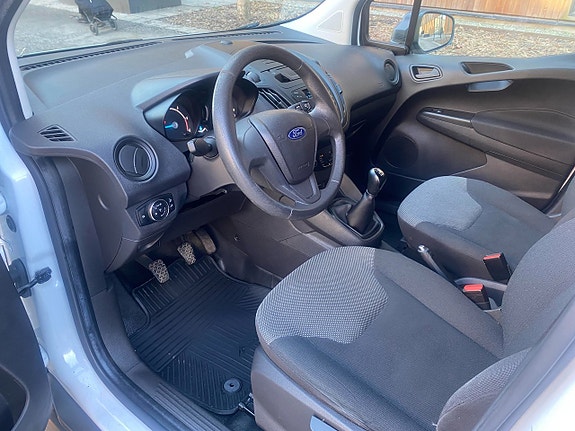Ford Transit Courier 12 of 21