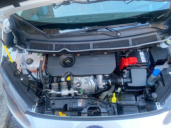 Ford Transit Courier 20 of 21