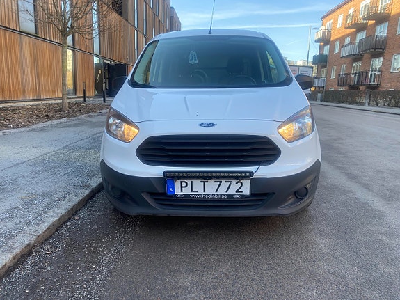Ford Transit Courier 9 of 21