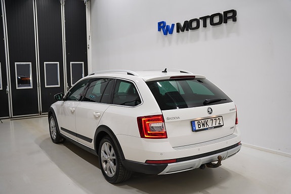 Skoda Octavia Scout 4 of 5