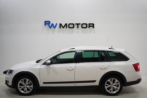 Skoda Octavia Scout 3 of 5