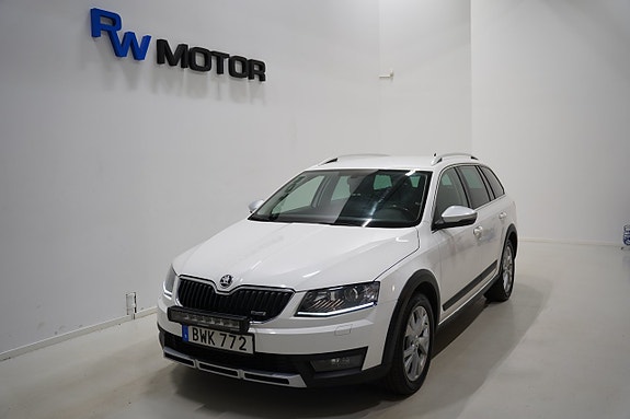 Skoda Octavia Scout 2 of 5