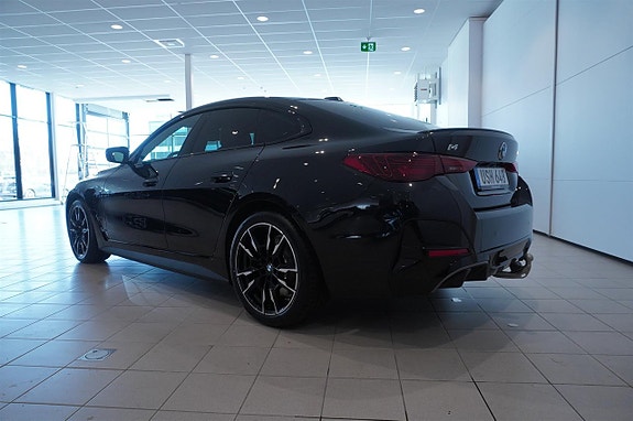 BMW i4 3 of 16