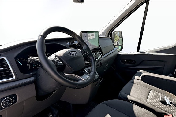 Ford E-Transit 7 of 11