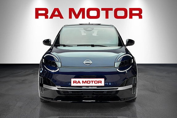 Nissan Micra 2 of 15
