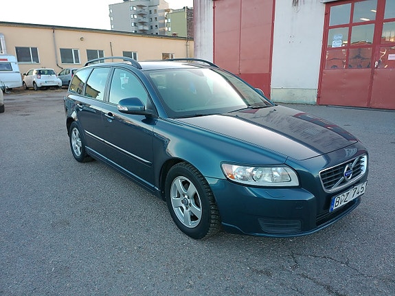Volvo V50 2 of 12