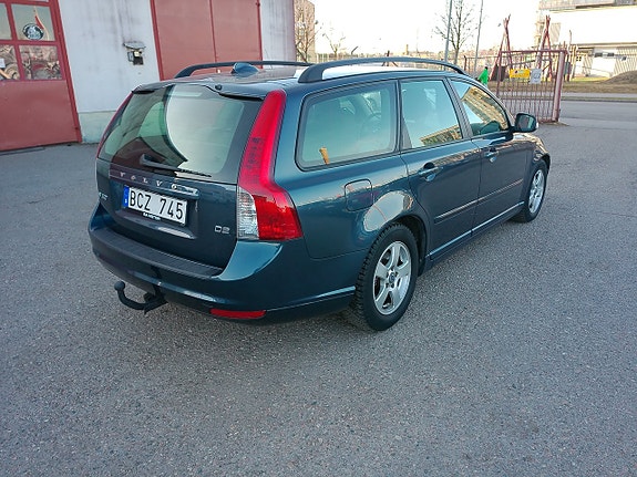 Volvo V50 3 of 12