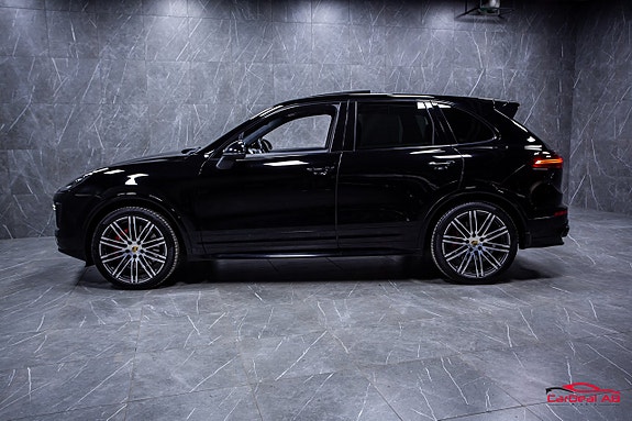 Porsche Cayenne GTS 4 of 5