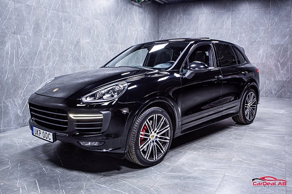Porsche Cayenne GTS 3 of 5
