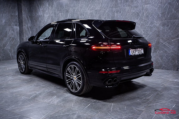 Porsche Cayenne GTS 5 of 5