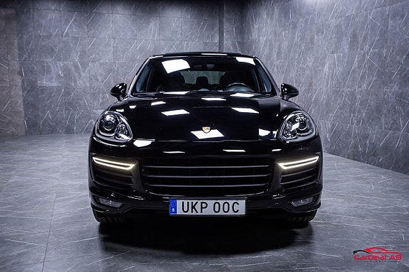 Porsche Cayenne GTS 2 of 5