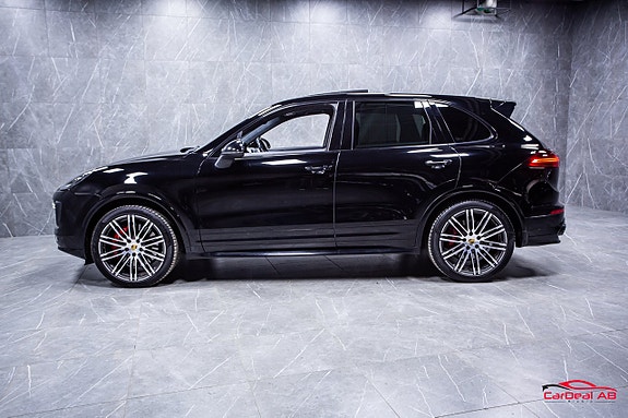Porsche Cayenne GTS 4 of 5