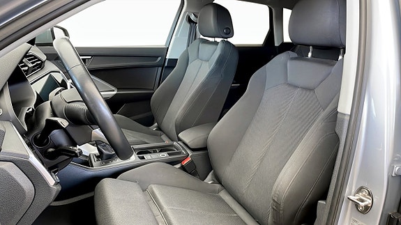 Audi Q3 8 of 12