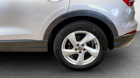 Audi Q3 6 of 12