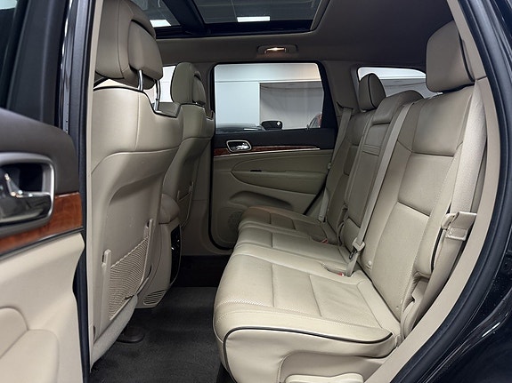 Jeep Grand Cherokee 13 of 19