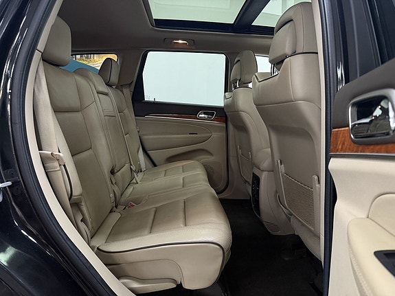 Jeep Grand Cherokee 12 of 19