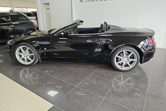 Aston Martin Vantage 12 of 15