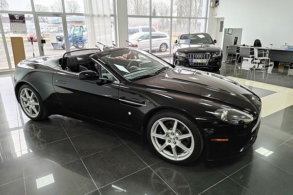 Aston Martin Vantage 10 of 15