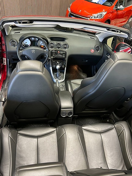Peugeot 308 7 of 9