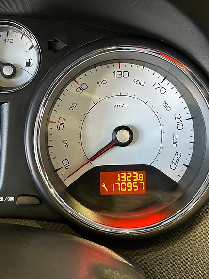 Peugeot 308 8 of 9